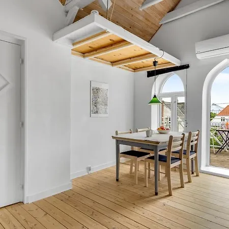 With Balcony In * Højer