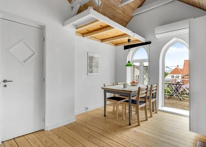 With Balcony In * Højer