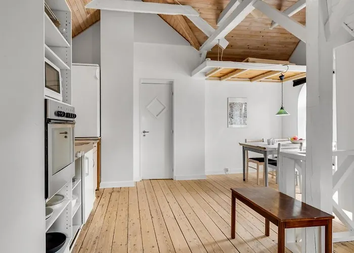 With Balcony In * Højer